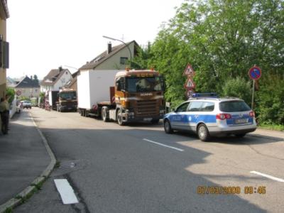 Die ganze Straße stand voll Die ganze Straße stand voll